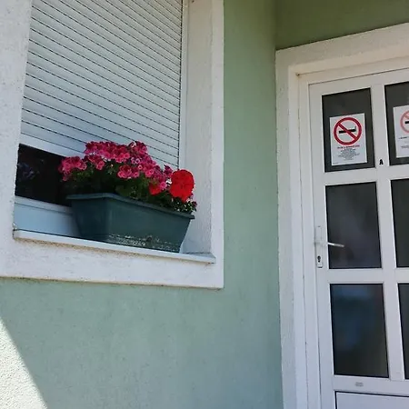Eman Apartmanhaz Apartment *