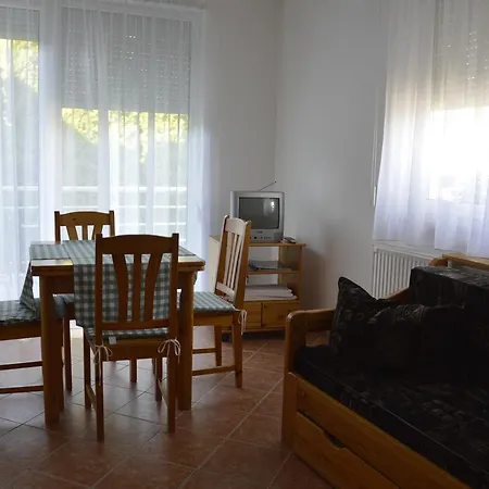 Apartment Eman Apartmanhaz *