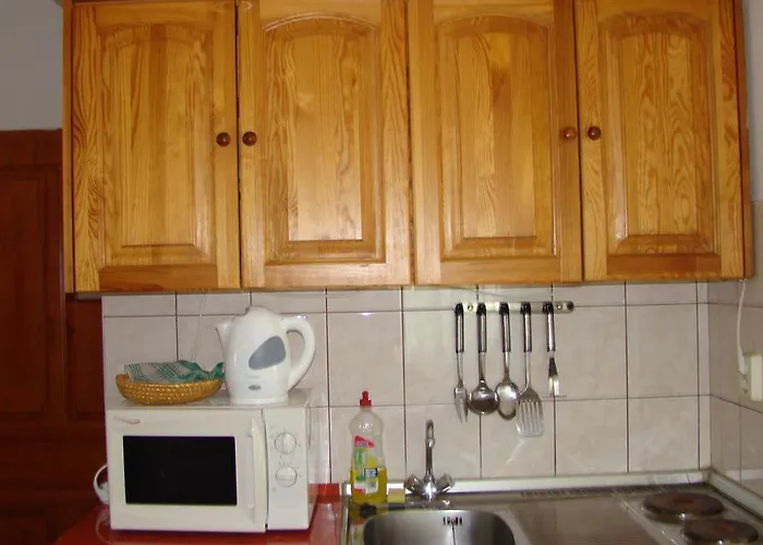 Eman Apartmanhaz Бюк