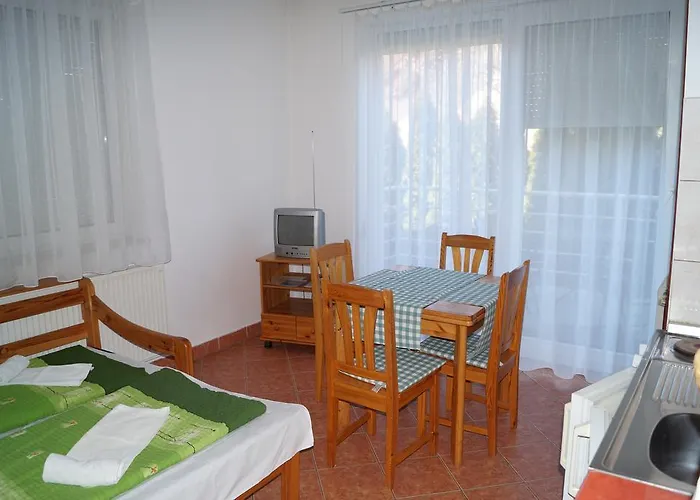 Eman Apartmanhaz Апартаменты Бюк