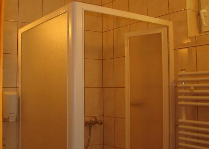 Eman Apartmanhaz Бюк